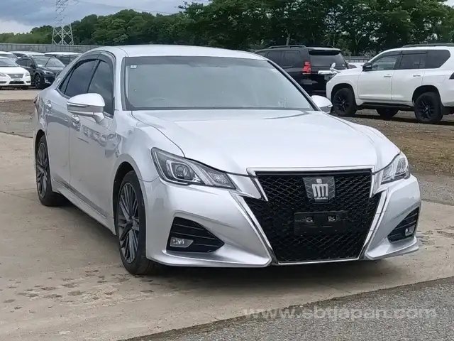 Toyota Crown athlète